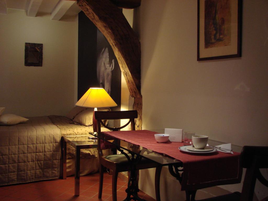 Aparthotel De Beek Anno 1410 Sint-Truiden Rum bild